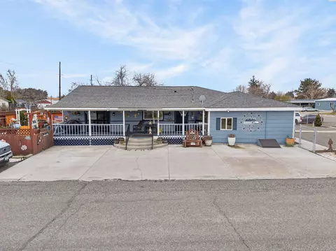 232 6th Ave, Mabton, WA 98935