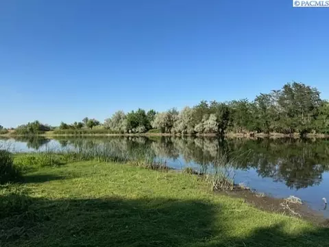 64209 E Grover Pr NE, West Richland, WA 99353