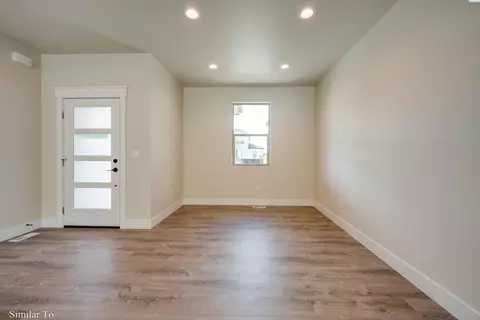 Living - 610 SW Wallowa, Pullman, WA 99163 photo 5 of 8