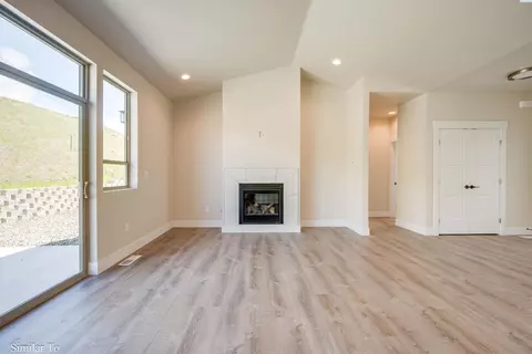 Living - 610 SW Wallowa, Pullman, WA 99163 photo 7 of 8