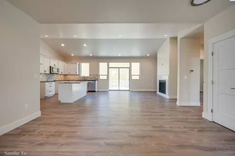 Living - 610 SW Wallowa, Pullman, WA 99163 photo 4 of 8