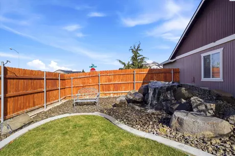 Exterior - 6416 Three Rivers Dr, Pasco, WA 99301 photo 5 of 9