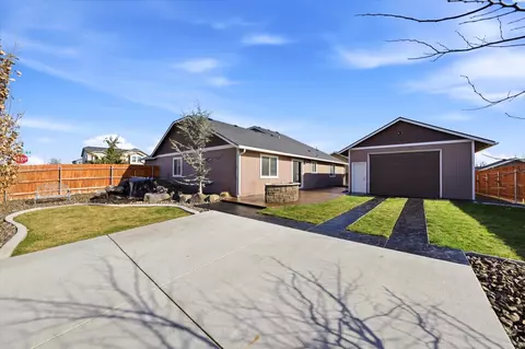 Exterior - 6416 Three Rivers Dr, Pasco, WA 99301 photo 2 of 9