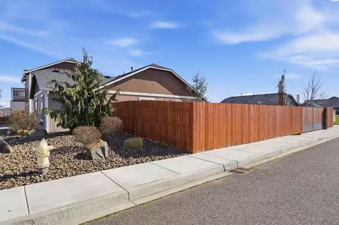 Exterior - 6416 Three Rivers Dr, Pasco, WA 99301 photo 3 of 9