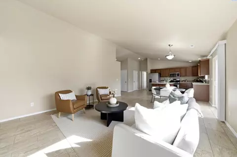 Living - 6416 Three Rivers Dr, Pasco, WA 99301 photo 2 of 3