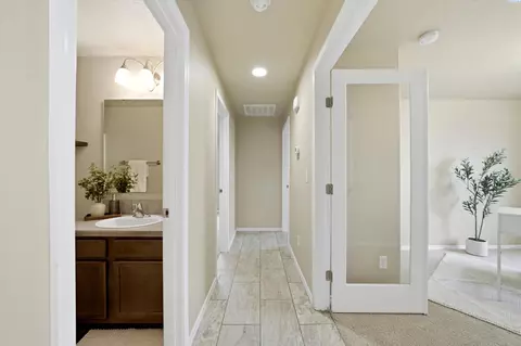 Entry Way - 6416 Three Rivers Dr, Pasco, WA 99301 photo 2 of 3