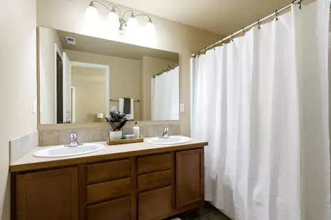 Bath - 6416 Three Rivers Dr, Pasco, WA 99301 photo 3 of 3