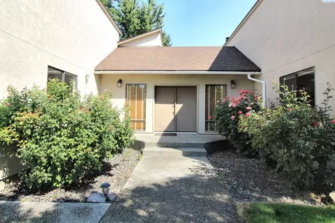 3600 Eastlake Dr, West Richland, WA 99353