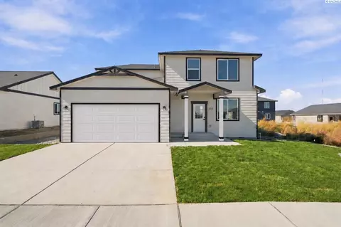 305 Olivia St, Sunnyside, WA 98944