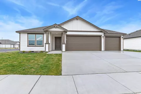 1607 Castlewood Ct, Grandview, WA 98930