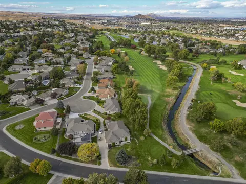 3906 S Morain Loop, Kennewick, WA 99337