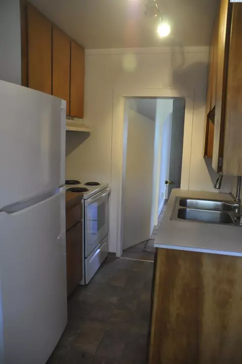 Kitchen - 635 SE Holbrook Pl, Pullman, WA 99163 photo 2 of 4