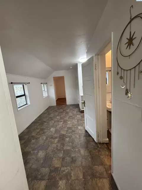 Entry Way - 635 SE Holbrook Pl, Pullman, WA 99163 photo 1 of 2