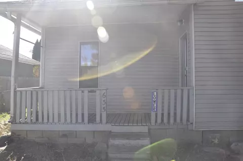 Exterior - 635 SE Holbrook Pl, Pullman, WA 99163 photo 2 of 4