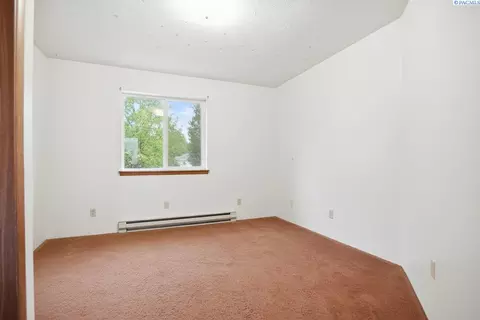 Bedroom - 292 NW Sunrise Dr, Pullman, WA 99163 photo 2 of 5