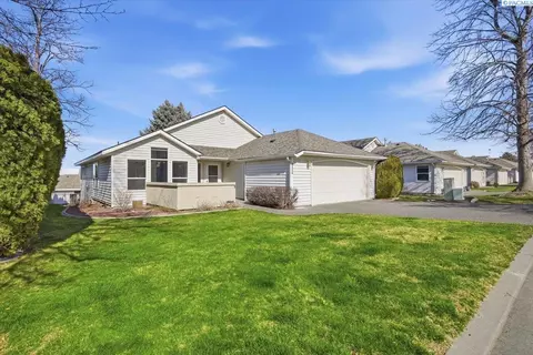 3527 S Huntington Lp, Kennewick, WA 99337