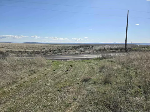 7 N Crosby Rd, Prosser, WA 99350