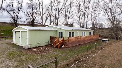 27992 Sr 22, Mabton, WA 98935