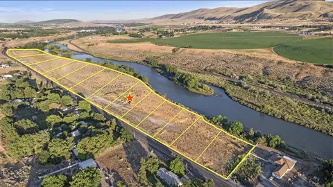 17971 W Old Inland Empire Hwy, Benton City, WA 99320