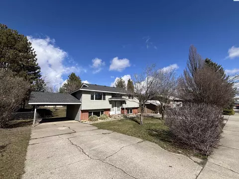 310 NW Robert St, Pullman, WA 99163