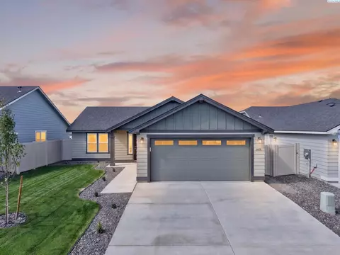 6608 Desert Ridge Ln, Pasco, WA 99301