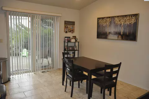 Dining - 580-582 SE Shoemaker Pl, Pullman, WA 99163 photo 1 of 2