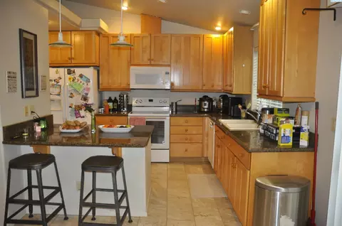 Kitchen - 580-582 SE Shoemaker Pl, Pullman, WA 99163 photo 1 of 4