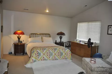 Bedroom - 580-582 SE Shoemaker Pl, Pullman, WA 99163 photo 6 of 6