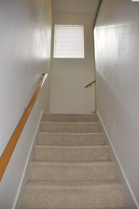 Entry Way - 580-582 SE Shoemaker Pl, Pullman, WA 99163 photo 2 of 4