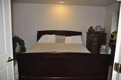 Bedroom - 580-582 SE Shoemaker Pl, Pullman, WA 99163 photo 5 of 6