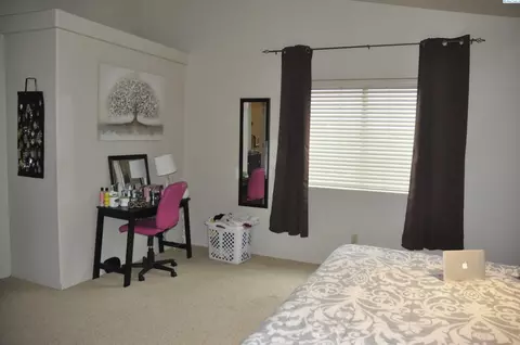 Bedroom - 580-582 SE Shoemaker Pl, Pullman, WA 99163 photo 2 of 6