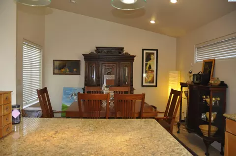 Dining - 580-582 SE Shoemaker Pl, Pullman, WA 99163 photo 2 of 2