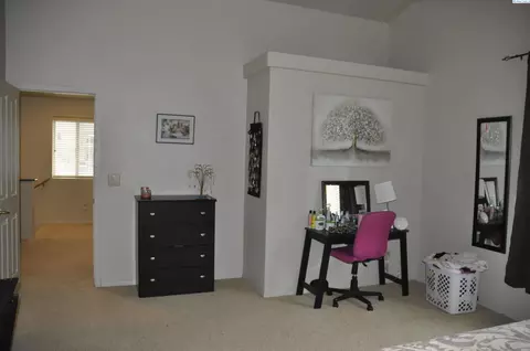 Bedroom - 580-582 SE Shoemaker Pl, Pullman, WA 99163 photo 3 of 6