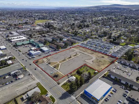 5705 W Clearwater Ave, Kennewick, WA 99336