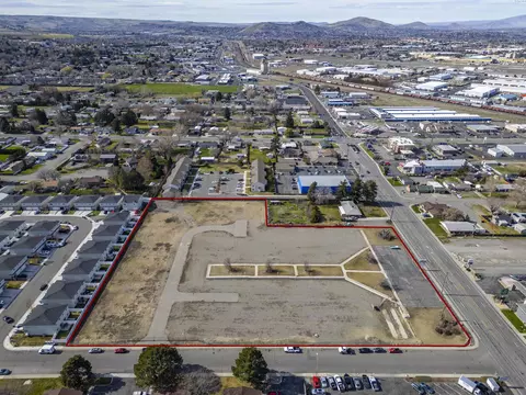 5705 W Clearwater Ave, Kennewick, WA 99336