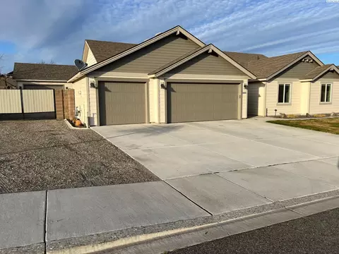 5005 Pinehurst Dr, Pasco, WA 99301