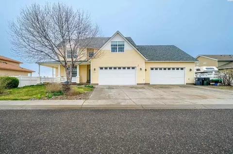 6112 Woodbine Dr, Pasco, WA 99301