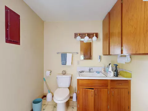 Bath - 1310 NW Haven Cir, Pullman, WA 99163 photo 2 of 2
