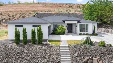 325 Rockwood Dr, Richland, WA 99352