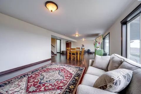 Living - 810 SW Windy Point Ct, Pullman, WA 99163 photo 4 of 5