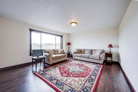 Living - 810 SW Windy Point Ct, Pullman, WA 99163 photo 5 of 5