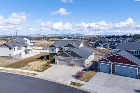 View/Area - 810 SW Windy Point Ct, Pullman, WA 99163 photo 2 of 6