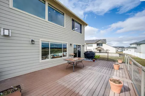 Exterior - 810 SW Windy Point Ct, Pullman, WA 99163 photo 7 of 7