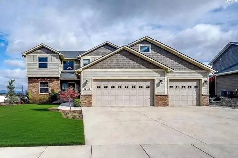 810 SW Windy Point Ct, Pullman, WA 99163