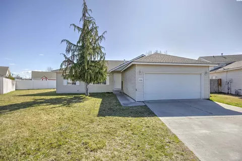 8608 Heathrow Ct, Pasco, WA 99301