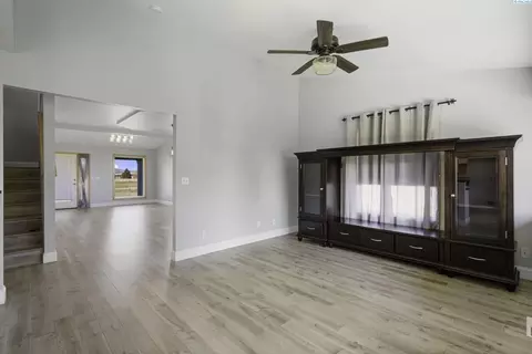 Living - 11021 View Ln, Pasco, WA 99301 photo 6 of 7