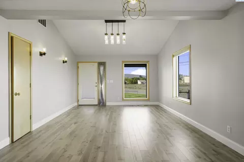 Living - 11021 View Ln, Pasco, WA 99301 photo 1 of 7