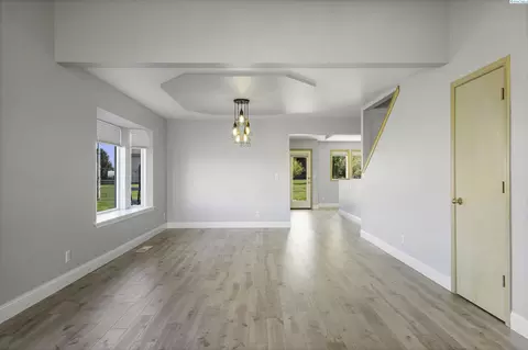 Living - 11021 View Ln, Pasco, WA 99301 photo 3 of 7