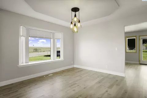 Living - 11021 View Ln, Pasco, WA 99301 photo 4 of 7