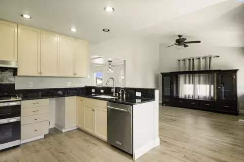 Kitchen - 11021 View Ln, Pasco, WA 99301 photo 3 of 3